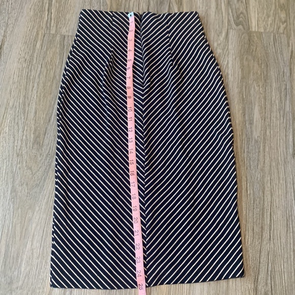 Weston Pencil Skirt - Size XS - Picture 6 of 7